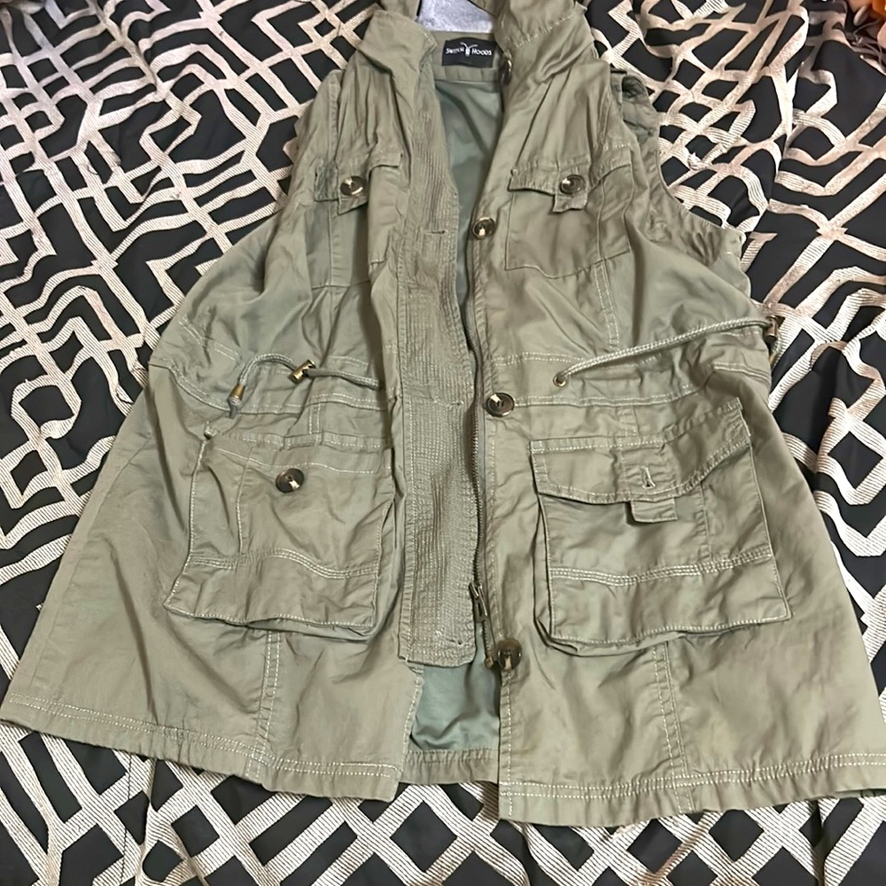 Oblige green summer vest!